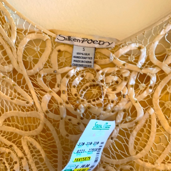 Small 2 Pieces: Laced Pattern Top with Silky cami. - Picture 2 of 3